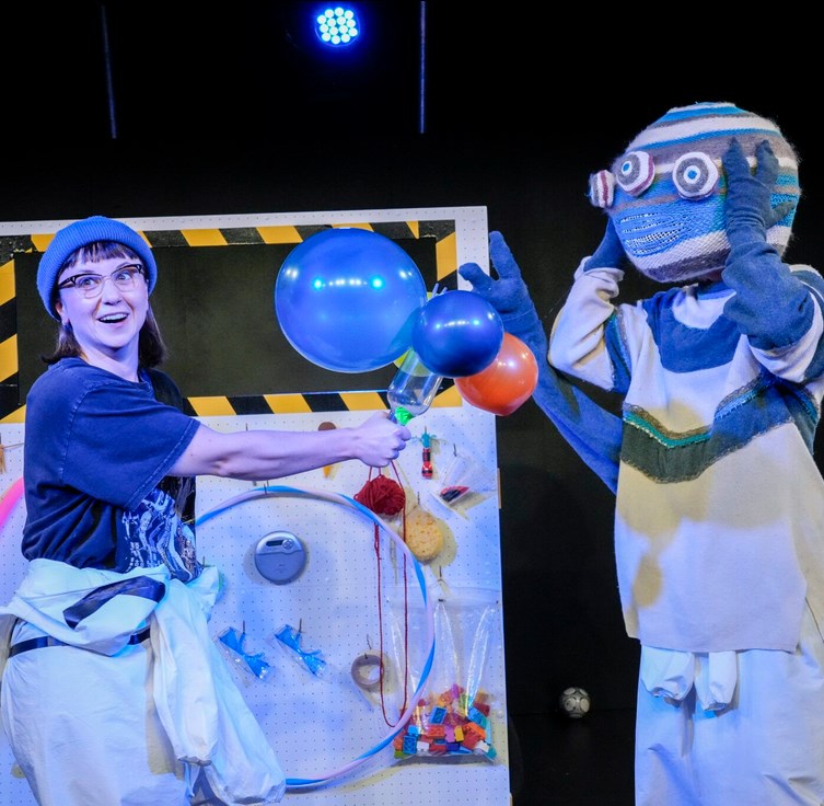 Kindertheater: "DAS MONSTER VOM BLAUEN PLANETEN"