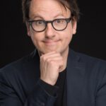 Sebastian Schnoy: Dummikratie – Warum Deppen Idioten wählen